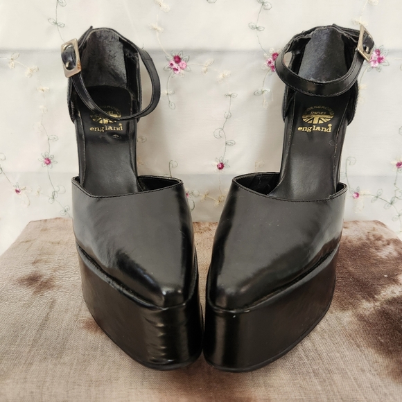 Vintage Platform Mary Jane Pumps - Picture 8 of 15